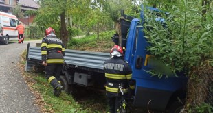 Mașină răsturnată la Albeștii de Muscel