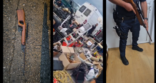 Piteștean cu pușca în Târgul Săptămânal (1)