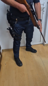 Piteștean cu pușca în Târgul Săptămânal (3)