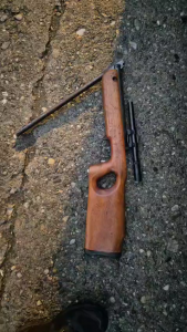 Piteștean cu pușca în Târgul Săptămânal (4)