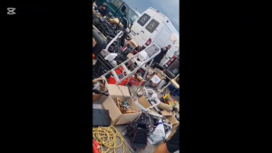 Piteștean cu pușca în Târgul Săptămânal (9)