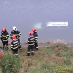 Autoturism in apa Băiculești (1)