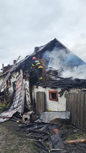incendiu casa rucar (3)