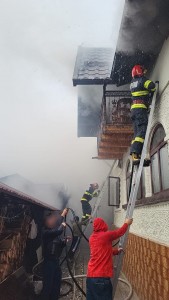 incendiu casa rucar (5)