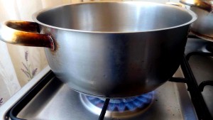 A-uitat-oala-pe-aragaz