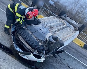 Autoturism răsturnat Lunca Corbului (1)