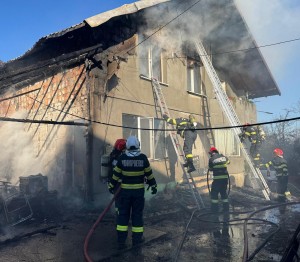 incendiu casa comuna bradu (1)