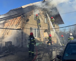 incendiu casa comuna bradu (6)