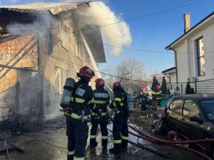 incendiu casa comuna bradu (9)