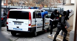 Bărbați reținuți