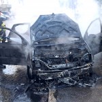 Incendiu auto Pitești strada Gârlei (1)