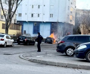 Incendiu auto Pitești strada Gârlei