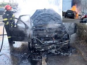 Incendiu auto Pitești strada Gârlei