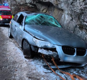 Mașină căzută în râul Dâmbovița (2)