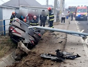 auto rasturnat stalpeni arges (2)