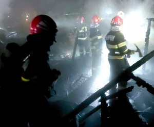 incendiu vila costesti