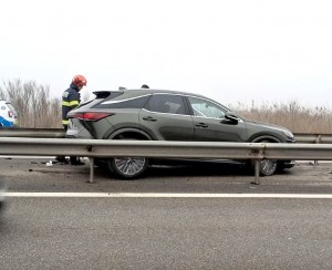 Autoturism căzut de pe o autoplatformă pe A1, km 79-80
