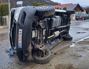 Autoutilitară răsturnat Lerești (10)