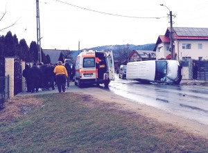 Autoutilitară răsturnat Lerești (4)