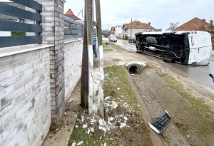 Autoutilitară răsturnat Lerești (6)