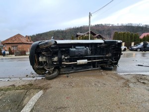 Autoutilitară răsturnat Lerești (8)