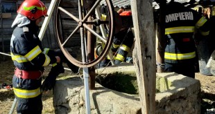 Bărbat căzută într-o fântână