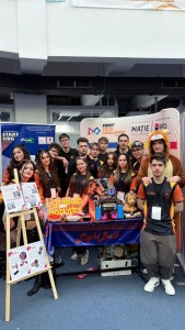 Elevii echipei de robotică (1)