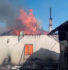 Incendiu puternic într-o gospodărie din Hârsești