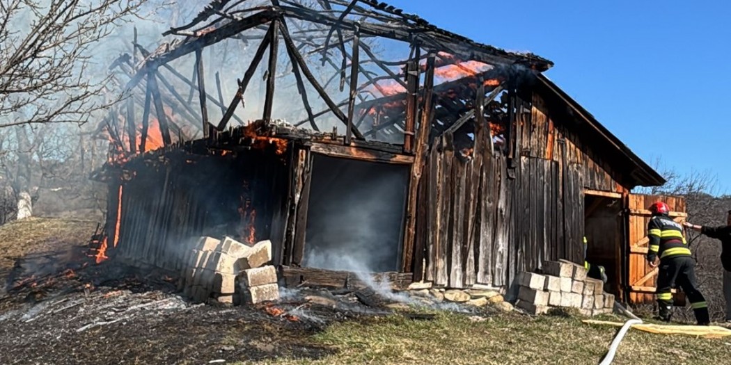 Incendiu în comuna Poienarii de Muscel