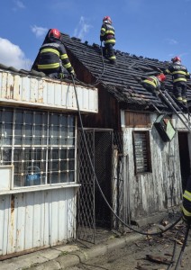 Incendiu într-o gospodărie din Câmpulung (4)