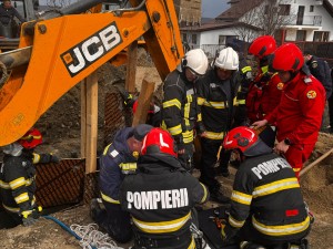 Mal de pământ căzut peste o persoană în comuna Bascov (1)