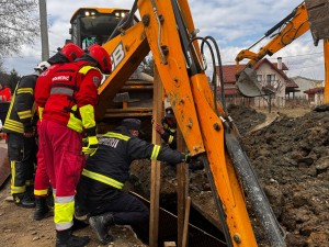 Mal de pământ căzut peste o persoană în comuna Bascov (3)