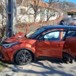 Mașină intrată în stâlp la Lerești