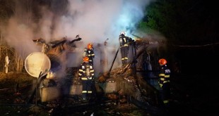 incendiu casa tigveni (1)