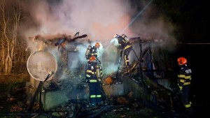 incendiu casa tigveni (2)