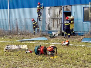 incendiu hala stefanesti (7)