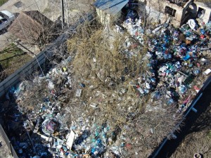 mizerie în curtea unui imobil pitesti (1)