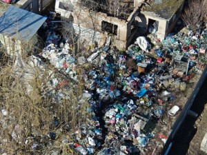 mizerie în curtea unui imobil pitesti (3)