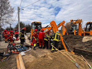 persoană surprinsa de un mal de pământ