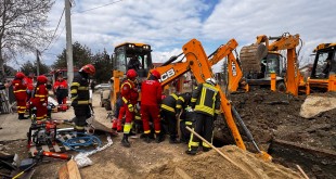 persoană surprinsa de un mal de pământ