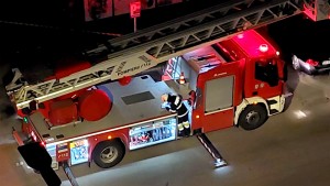 tencuiala cazuta bloc fratii golesti (5)