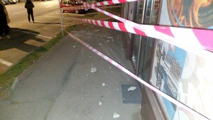 tencuiala cazuta bloc fratii golesti (6)