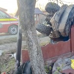 ATV a intrat într-un gard în orașul Costești (3)