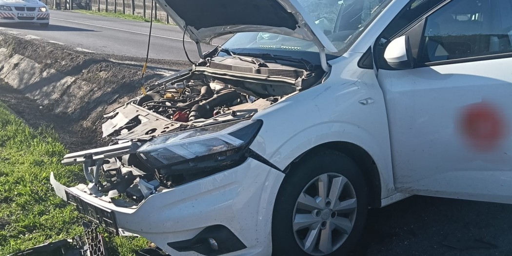 Autoturism intrat într-un cap de pod în comuna Morărești