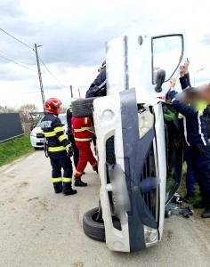 Autoturism răsturnat Călinești (1)