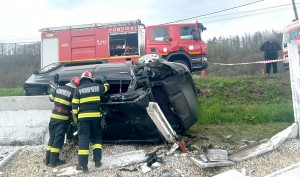 Autoturism răsturnat Davidești (1)