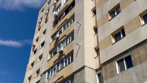 Copil căzut de la etajul 4 al unui bloc - Pitești, zona Nord (3)