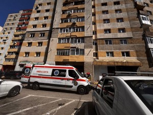 Copil căzut de la etajul 4 al unui bloc - Pitești, zona Nord (3)
