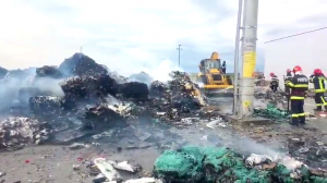 Incendiu puternic la Albota. Ard deșeuri menajere (3)