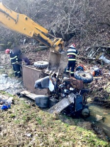 autoturism răsturnat la Bughea de Jos (1)